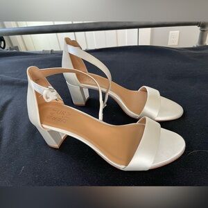 Naturalizer Vera Size 6.5 - White satin, perfect for wedding